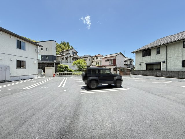 シャーメゾンにしむらの駐車場