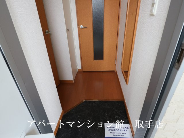 レオパレスノーブルシャトーの玄関