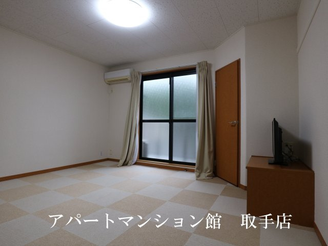 レオパレスノーブルシャトーの居間・リビング|画像3