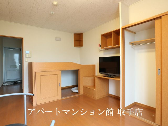 レオパレスレクサスの居間・リビング