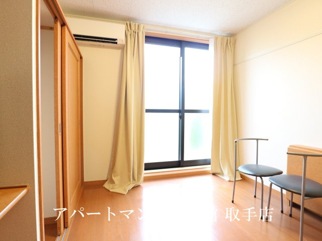 レオパレスレクサスの居間・リビング