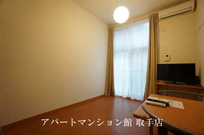 【居間・リビング】 | レオパレスアズミール | 画像3