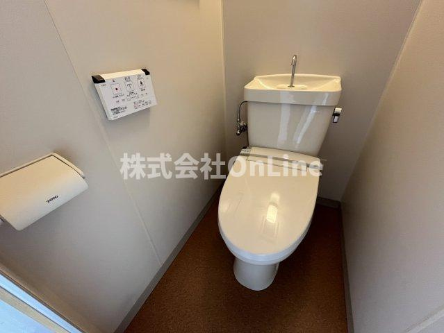 八尾市東本町３丁目の賃貸マンションのトイレ