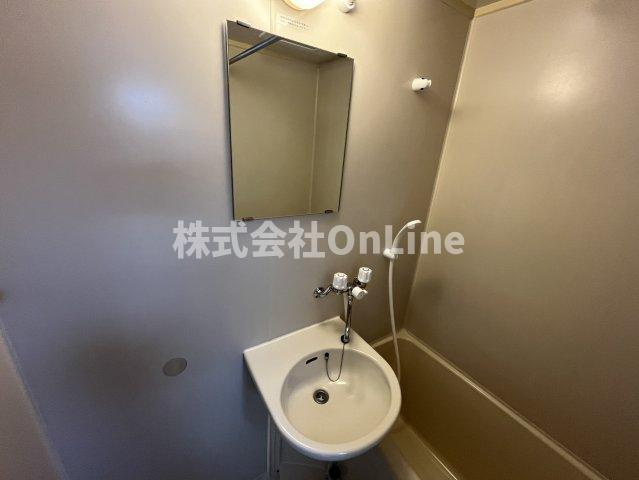 八尾市東本町３丁目の賃貸マンションの洗面所