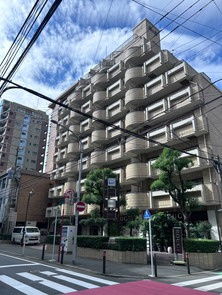 【外観】 | ニューライフ薬院 | JRと七隈線の2沿線で各方面への移動が便利です。徒歩圏内に生活利便施設が充実しており快適に暮らせます