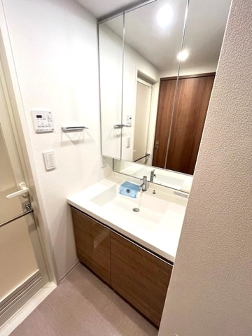 新品家具付きマンション亀戸3(KaGood東京)の独立洗面台