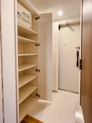 新品家具付きマンション亀戸3(KaGood東京)の玄関