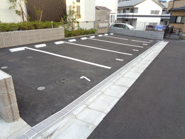 ＢＯＲＩＫＩふじさわ善行　南棟の駐車場