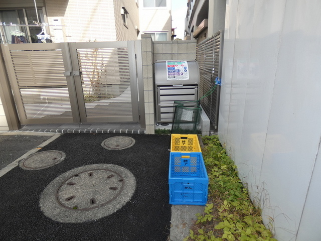 プレミール祐天寺のその他共用部分|★敷地内ゴミストッカー★