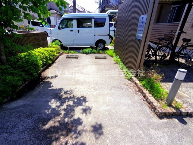 カーサヤマボウシの駐車場