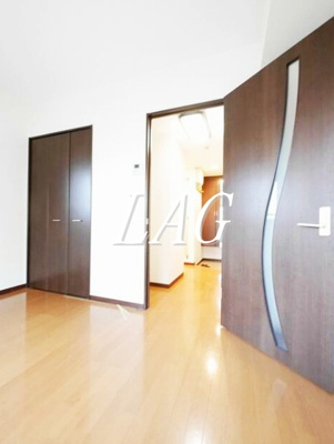 【居間・リビング】 | エルピス大久保 | 洋室のお部屋です。