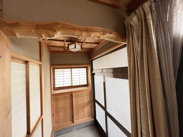 趣ある和空間♪栃木市吹上町の広々とした中古平屋邸の玄関|シンプルで使いやすい玄関です