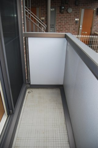 国分寺市本多４丁目のアパートのバルコニー