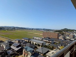 【展望】 | アンピール教育大前 | 前方に遮るものがない高層階からの見晴らしは抜群です！バルコニーからは大きな青空の眺めが最高です