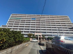 【外観】 | アンピール教育大前 | 【教育大前】駅 まで徒歩約11分とお出かけ・通勤にも便利です。敷地内駐車場に空きがあるのも嬉しい
