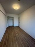 【洋室】 | アンピール教育大前 | 6.3帖の洋室。収納スペースも設けられているため、居住スペースは広くお使いいただけます
