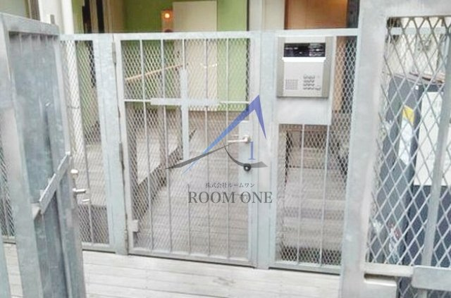 雑司ヶ谷キリスト教会雑司ヶ谷ハウスのエントランス|エントランスです。