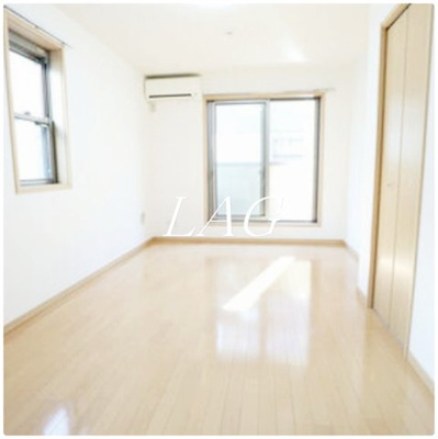 【居間・リビング】 | グランシャレー千束 | 洋室のお部屋です。