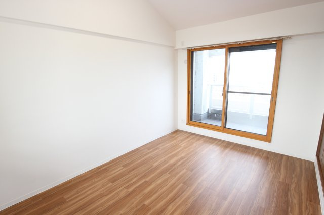 アルカディア八木の洋室