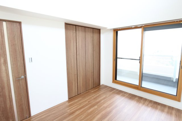 アルカディア八木の洋室