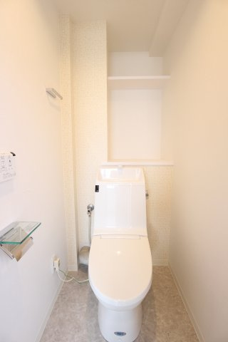 アルカディア八木のトイレ|温水洗浄機能付きのトイレ　
