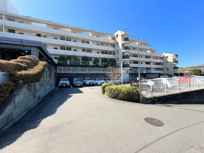 【外観】 | 藤和日吉ホームズ | ◆管理体制良好なマンションです。清潔感のあるエントランスに開放感のある住環境。