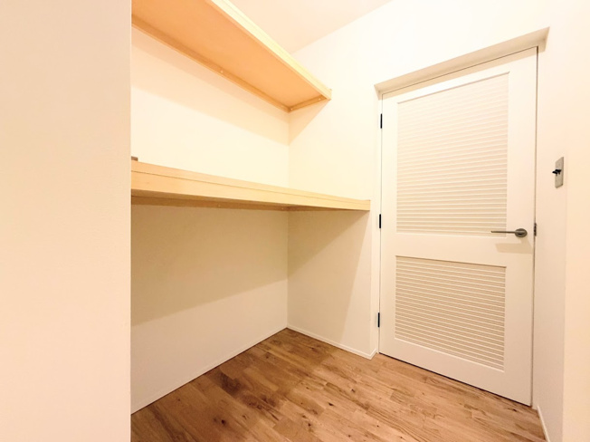 【収納】 | 藤和日吉ホームズ | ◆荷物の多い方には嬉しい収納スペースです。季節物やスーツの収納等にピッタリです。

