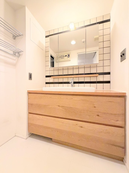 【洗面所】 | 藤和日吉ホームズ | ◆ご家族の1日が始まり、1日が終わりを締めくくる洗面空間。洗濯機を配置しても十分なスペースを確保した設計となっております。