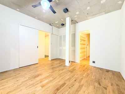 【洋室】 | 藤和日吉ホームズ | ◆柔らかい陽光が差し込む明るいお部屋を演出する設計。彩光の取れる窓が気持ちの良いお部屋を創り上げます。