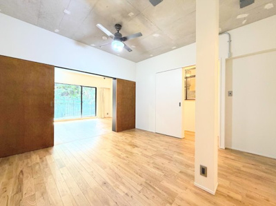 【洋室】 | 藤和日吉ホームズ | ◆室内はいつも明るい印象なので気持ちの良い朝を迎えられます。各部屋にはクローゼットを完備しており、収納が多いお家はすっきりして快適空間です。