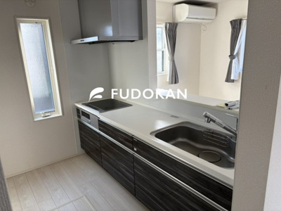 【キッチン】 | 天童市柏木町２丁目【中古住宅】 | 広々ワイドなキッチンは料理がしやすく快適です。