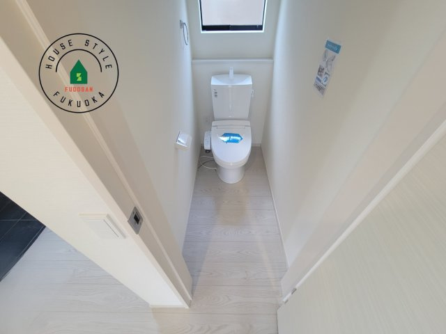 福岡市東区和白東4丁目第3-1棟（1号棟）の内観：施工例|温水洗浄便座を完備しております。2ヶ所にトイレがあるのは朝の慌ただしい時間も安心です。