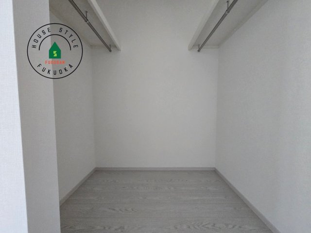 福岡市東区和白東4丁目第3-1棟（1号棟）の内観：施工例|洋服や大きな荷物が多い方や人数の多いご家族などは、一般的なクローゼットよりもウォークインクローゼットのほうが使い勝手が良いです。