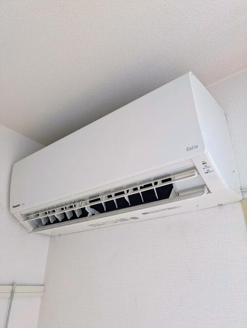 もちろんエアコン付きです。