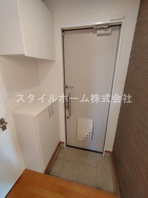 【玄関】 | フィーコート新栄 | 別部屋写真です。
