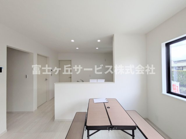 【キッチン】 | 浜松市浜名区内野台1丁目 新築一戸建て | 前から見たキッチンです