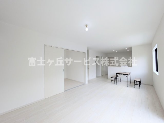 【居間・リビング】 | 浜松市浜名区内野台1丁目 新築一戸建て | リビングです