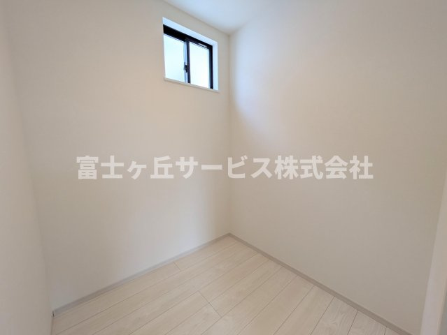 【洋室】 | 浜松市浜名区内野台1丁目 新築一戸建て | サービスルームです