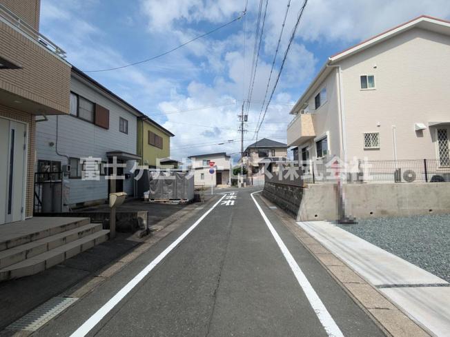 【前面道路含む現地写真】 | 浜松市浜名区内野台1丁目 新築一戸建て | 前面道路です