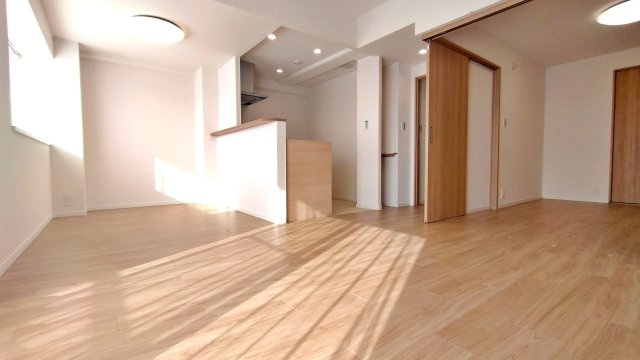 コスモ戸塚リベラヒルズA棟の居間・リビング