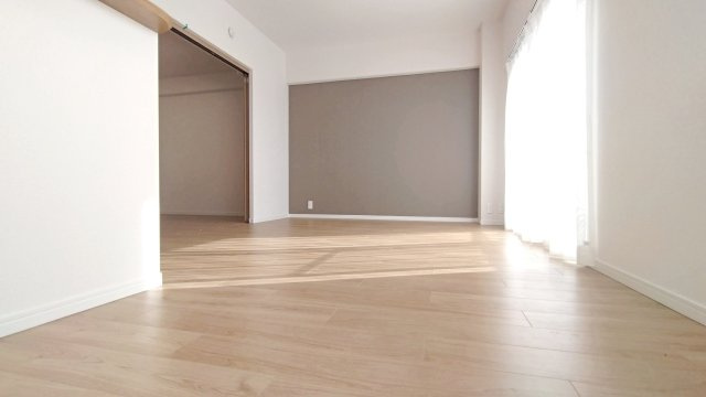 コスモ戸塚リベラヒルズA棟の居間・リビング