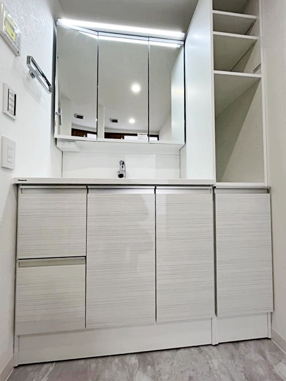 エルフィーノ横浜・市沢の丘の独立洗面台