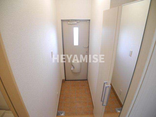 グラシアスの玄関|※室内画像は別号室のもの