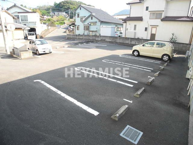 グラシアスの駐車場