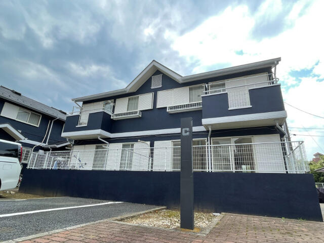 ビレッジくぬぎやまＣ棟の外観