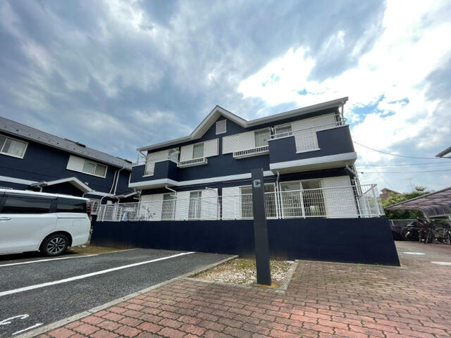 ビレッジくぬぎやまＣ棟のエントランス