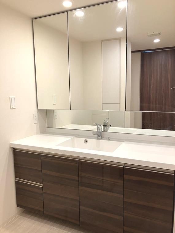 幕張ベイパーククロスタワー＆レジデンスの洗面所