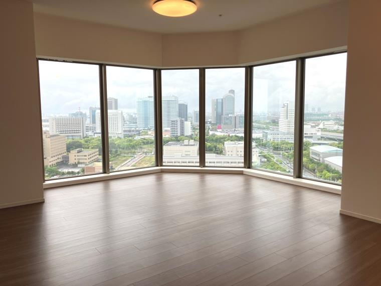 幕張ベイパーククロスタワー＆レジデンスの居間・リビング