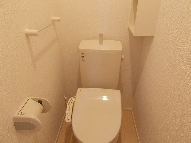雅のトイレ|落ち着いた色調のトイレです