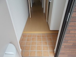サンビトレスⅢの玄関|収納もある玄関です